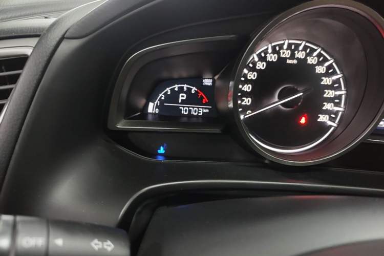Used Mazda 3 Axela 2017 Sedan 1.5L Automatic Comfort Model Emission Standard China V Odometer Close Up