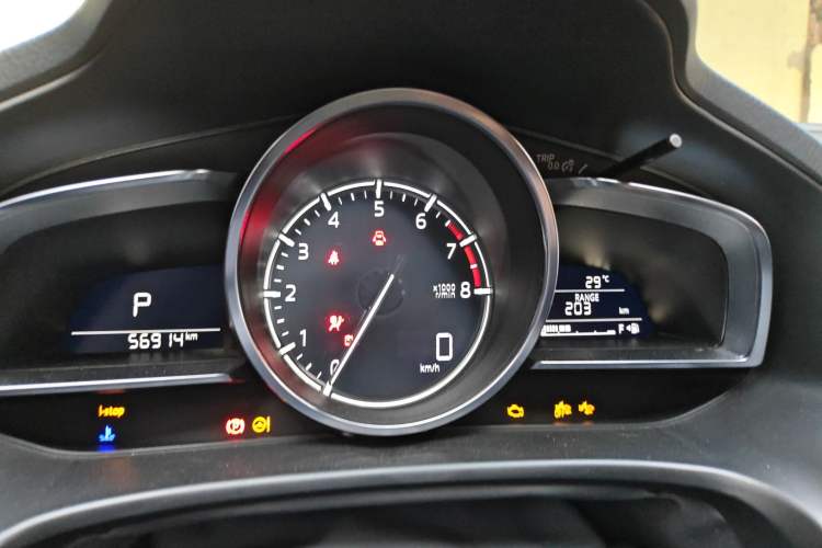 Used Mazda 3 Axela 2017 Sedan 2.0L Automatic Flagship Model China V Standard Odometer Close Up