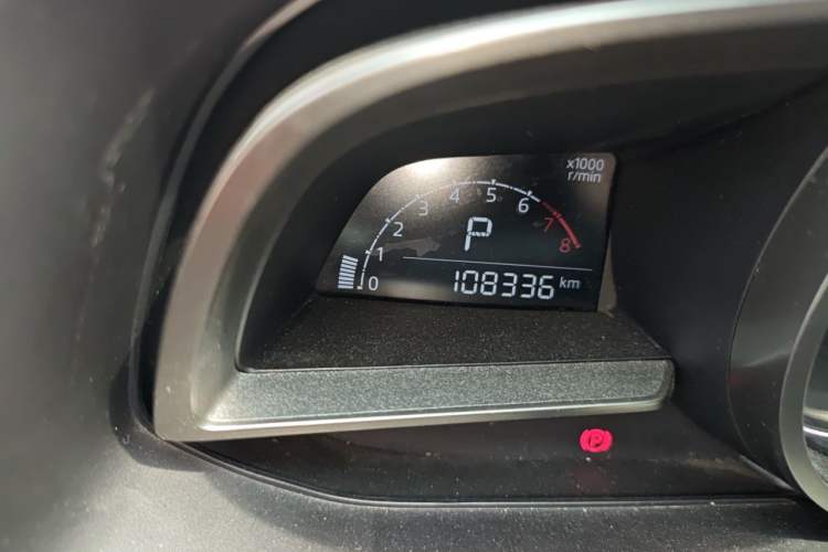 Used Mazda 3 Axela 2017 Sedan 1.5L Automatic Luxury Model Emission Standard China V Odometer Close Up