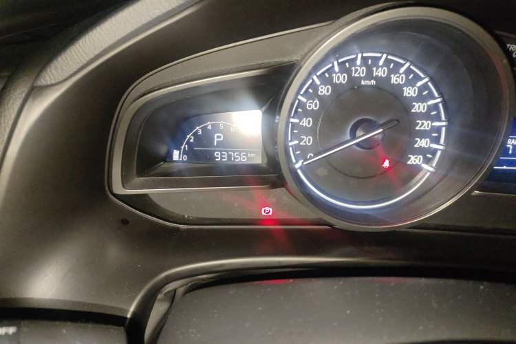Used Mazda 3 Axela 2017 Hatchback 2.0L Automatic Luxury Model Emission Standard China V Odometer Close Up
