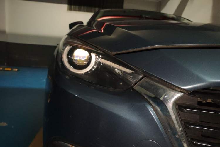 Used Mazda 3 Axela 2017 Sedan 2.0L Automatic Flagship Model China V Standard Right Front Headlight