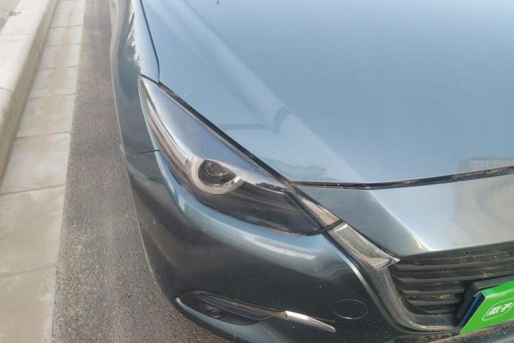 Used Mazda 3 Axela 2017 Sedan 1.5L Automatic Luxury Model Emission Standard China V Right Front Headlight