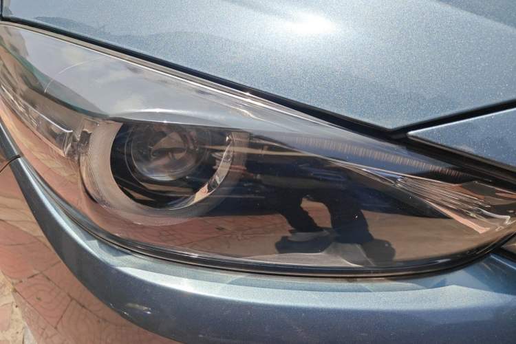 Used Mazda 3 Axela 2017 Sedan 1.5L Automatic Luxury Model Emission Standard China V Right Front Headlight