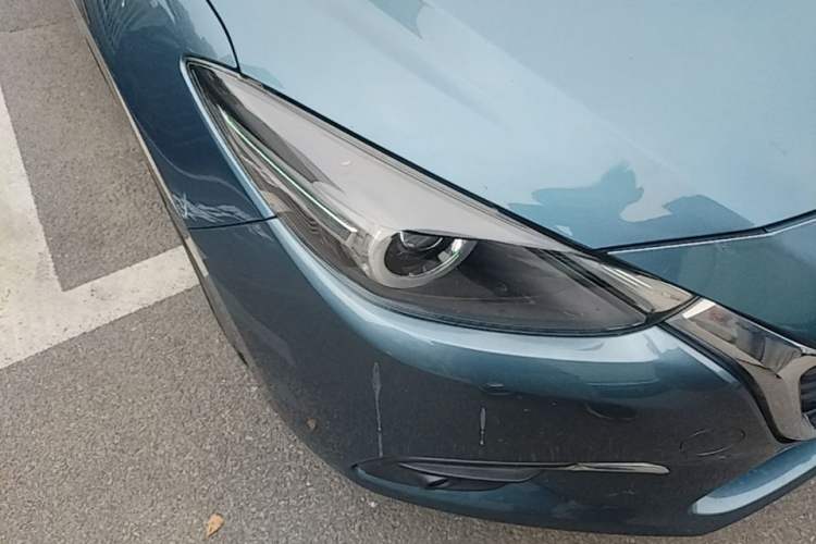 Used Mazda 3 Axela 2017 Sedan 1.5L Automatic Luxury Model Emission Standard China V Right Front Headlight