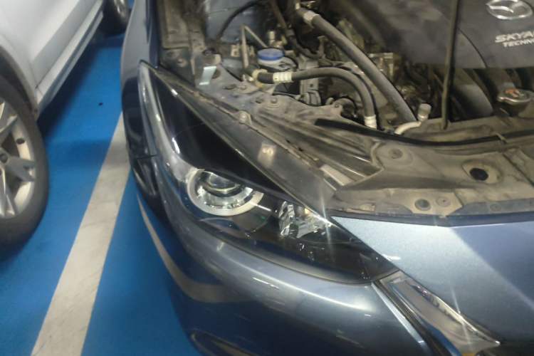 Used Mazda 3 Axela 2017 Sedan 1.5L Automatic Comfort Model Emission Standard China V Right Front Headlight