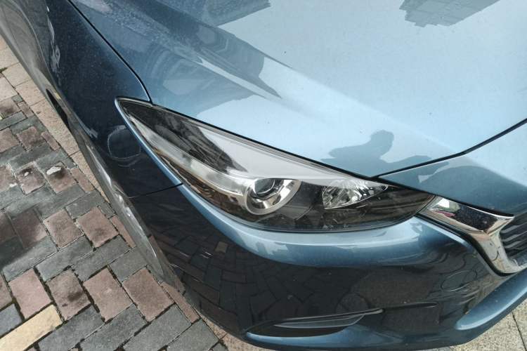 Used Mazda 3 Axela 2017 Sedan 1.5L Automatic Comfort Model Emission Standard China V Right Front Headlight