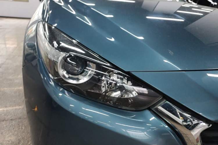 Used Mazda 3 Axela 2017 Sedan 1.5L Automatic Comfort Model Emission Standard China V Right Front Headlight