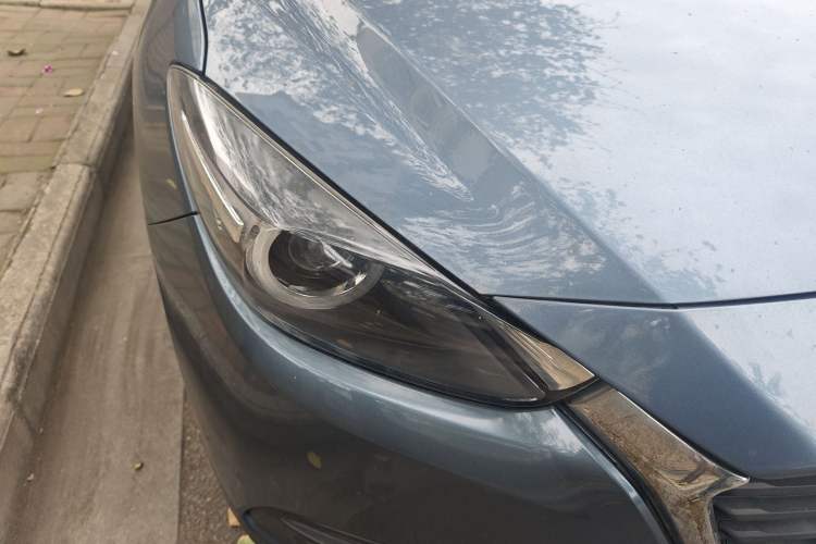 Used Mazda 3 Axela 2017 Sedan 1.5L Manual Luxury Model Emission Standard China V Right Front Headlight