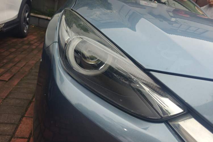 Used Mazda 3 Axela 2017 Sedan 1.5L Automatic Luxury Model Emission Standard China V Right Front Headlight