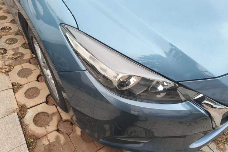 Used Mazda 3 Axela 2017 Sedan 1.5L Automatic Comfort Model Emission Standard China V Right Front Headlight