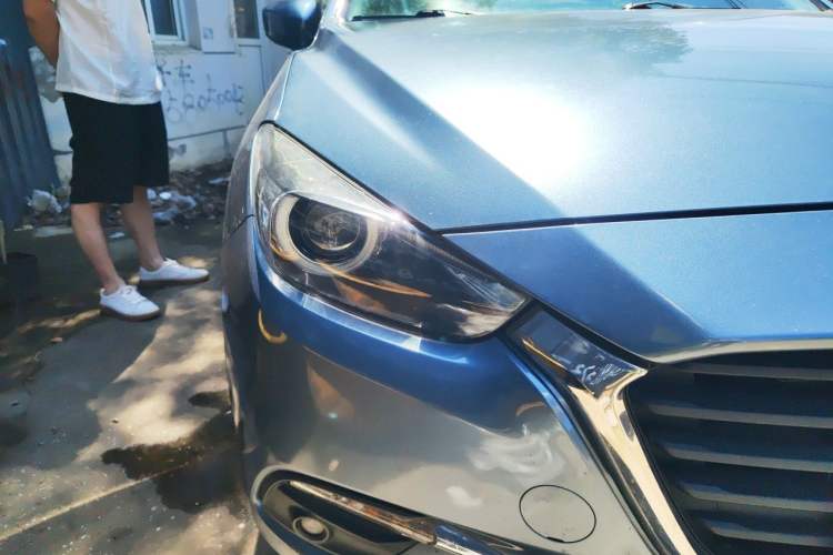 Used Mazda 3 Axela 2017 Sedan 1.5L Automatic Luxury Model Emission Standard China V Right Front Headlight