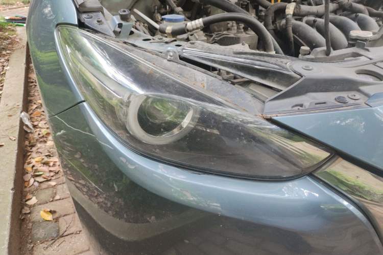 Used Mazda 3 Axela 2017 Sedan 1.5L Automatic Luxury Model Emission Standard China V Right Front Headlight