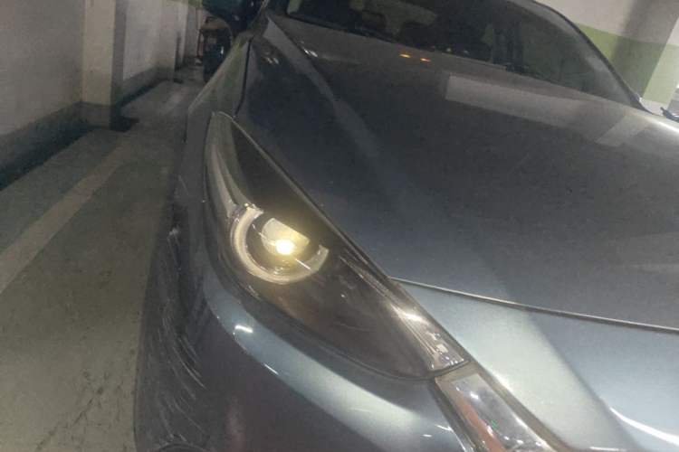 Used Mazda 3 Axela 2017 Sedan 1.5L Automatic Comfort Model Emission Standard China V Right Front Headlight