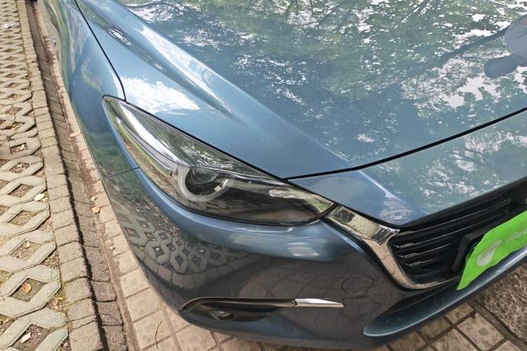 Used Mazda 3 Axela 2017 Hatchback 2.0L Automatic Sport Model China V Emission Standard Right Front Headlight