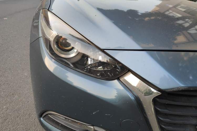 Used Mazda 3 Axela 2017 Sedan 1.5L Automatic Comfort Model Emission Standard China V Right Front Headlight
