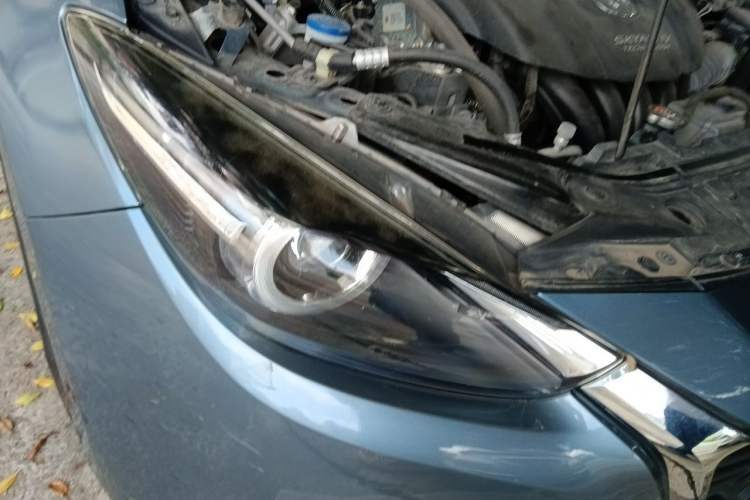 Used Mazda 3 Axela 2017 Sedan 1.5L Automatic Luxury Model Emission Standard China V Right Front Headlight