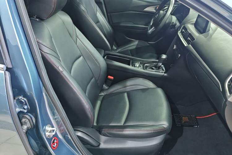 Used Mazda 3 Axela 2017 Hatchback 1.5L Automatic Luxury Model Emission Standard China V Right Front Seat
