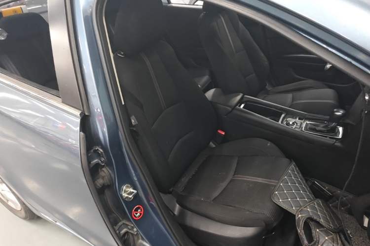Used Mazda 3 Axela 2017 Sedan 1.5L Automatic Luxury Model Emission Standard China V Right Front Seat