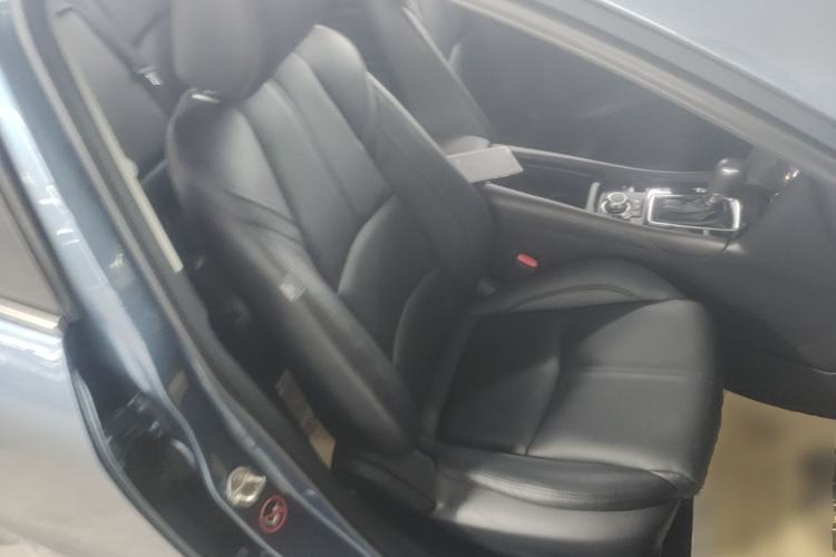 Used Mazda 3 Axela 2017 Hatchback 2.0L Automatic Sport Model China V Emission Standard Right Front Seat