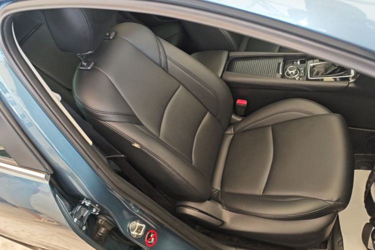 Used Mazda 3 Axela 2017 Sedan 1.5L Automatic Luxury Model Emission Standard China V Right Front Seat