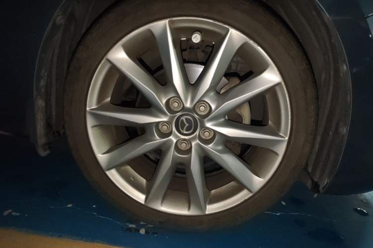 Used Mazda 3 Axela 2017 Sedan 2.0L Automatic Flagship Model China V Standard Right Front Wheel Hub