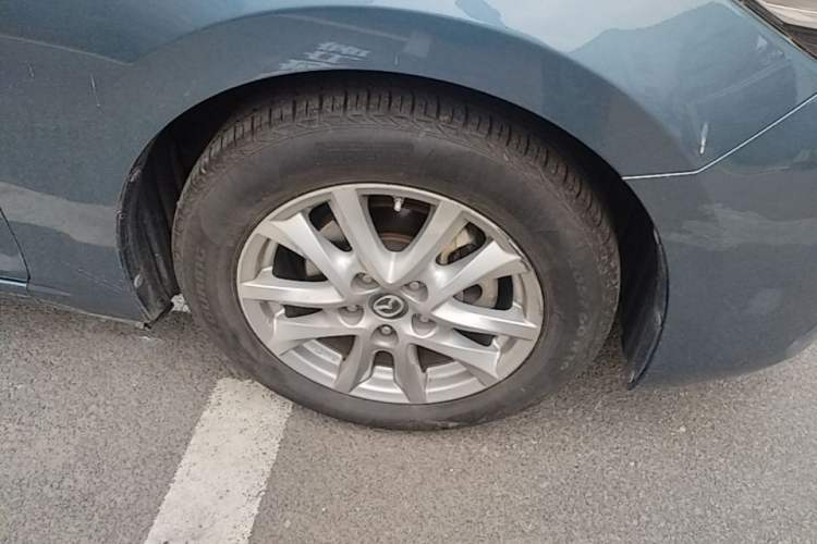 Used Mazda 3 Axela 2017 Sedan 1.5L Automatic Luxury Model Emission Standard China V Right Front Wheel Hub