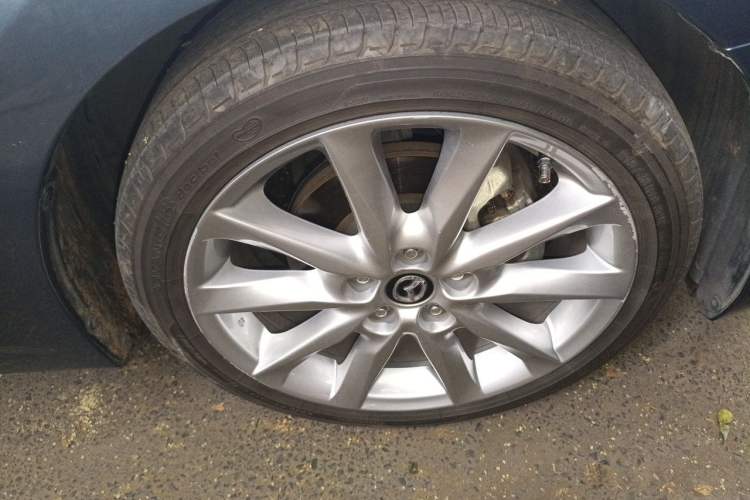 Used Mazda 3 Axela 2017 Sedan 2.0L Automatic Flagship Model China V Standard Right Front Wheel Hub