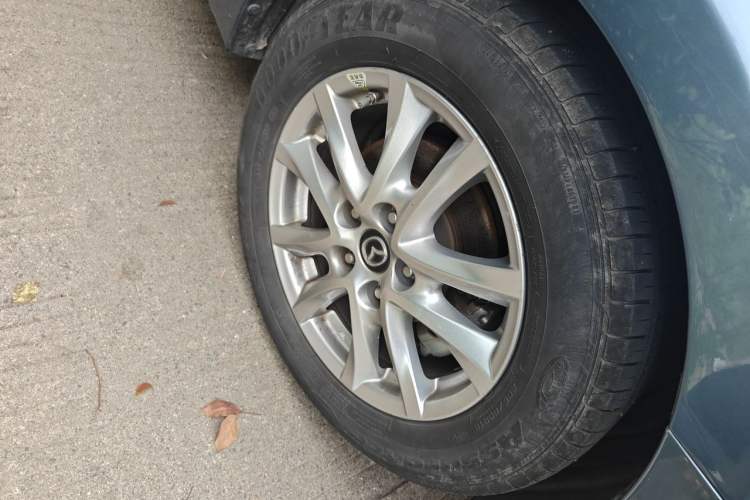 Used Mazda 3 Axela 2017 Sedan 1.5L Automatic Luxury Model Emission Standard China V Right Front Wheel Hub