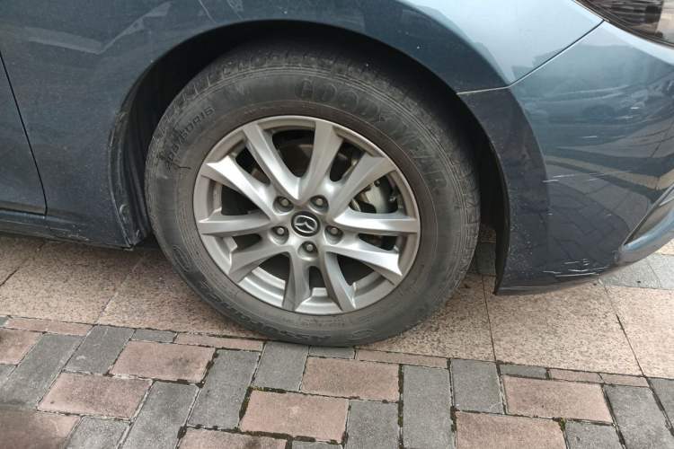 Used Mazda 3 Axela 2017 Sedan 1.5L Automatic Comfort Model Emission Standard China V Right Front Wheel Hub