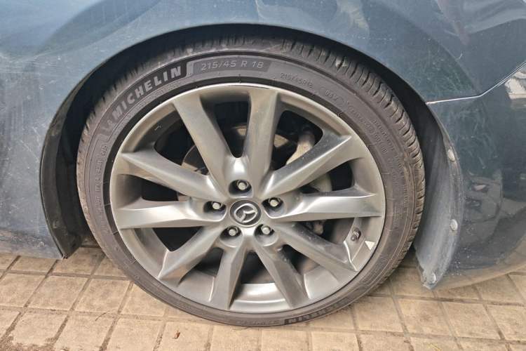 Used Mazda 3 Axela 2017 Hatchback 2.0L Automatic Sport Model China V Emission Standard Right Front Wheel Hub