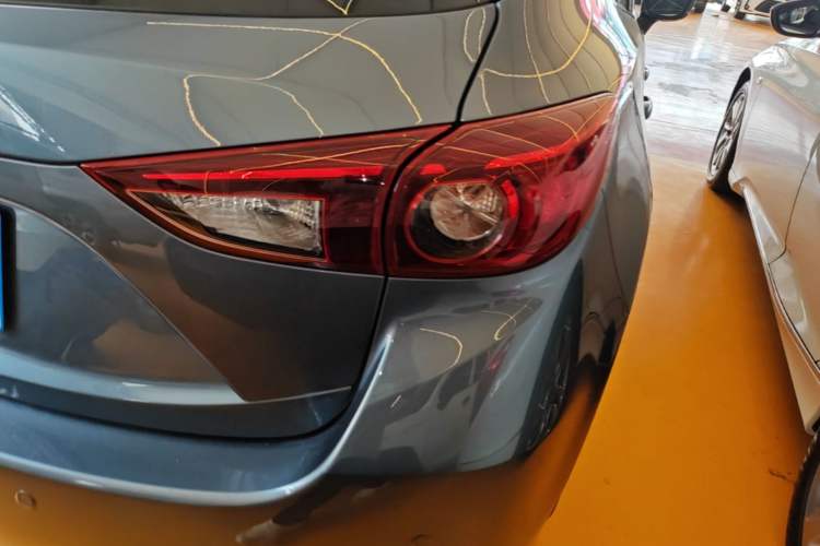 Used Mazda 3 Axela 2017 Hatchback 1.5L Automatic Comfort Model Emission Standard China V Right Rear Taillight
