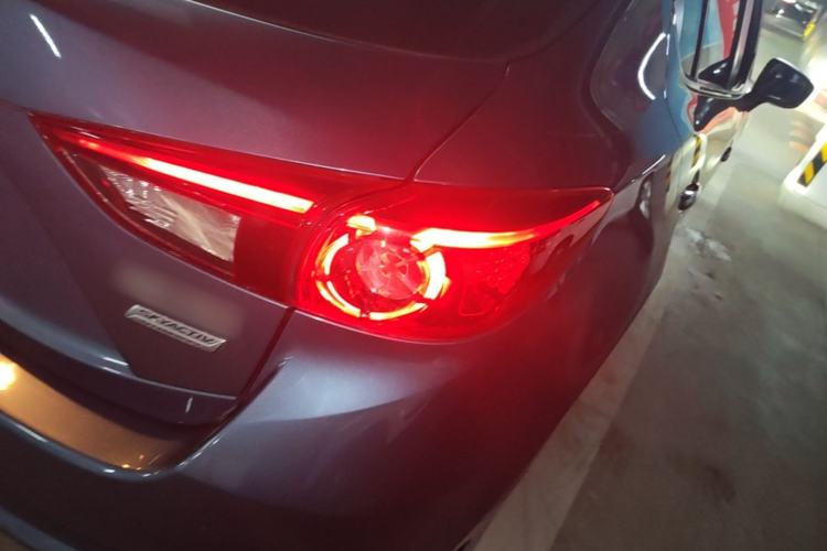 Used Mazda 3 Axela 2017 Hatchback 1.5L Automatic Luxury Model Emission Standard China V Right Rear Taillight