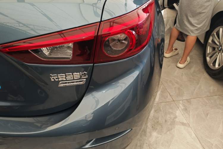 Used Mazda 3 Axela 2017 Sedan 1.5L Automatic Luxury Model Emission Standard China V Right Rear Taillight