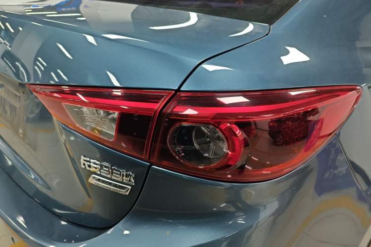 Used Mazda 3 Axela 2017 Sedan 1.5L Automatic Luxury Model Emission Standard China V Right Rear Taillight