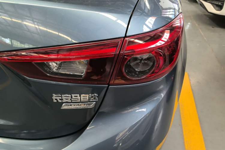 Used Mazda 3 Axela 2017 Sedan 1.5L Automatic Luxury Model Emission Standard China V Right Rear Taillight