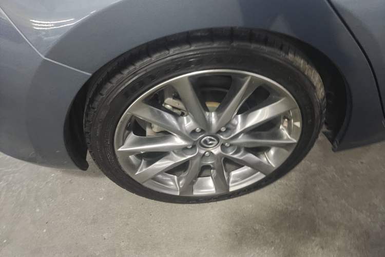 Used Mazda 3 Axela 2017 Hatchback 2.0L Automatic Sport Model China V Emission Standard Right Rear Wheel Hub