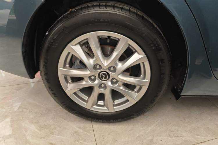 Used Mazda 3 Axela 2017 Sedan 1.5L Automatic Luxury Model Emission Standard China V Right Rear Wheel Hub