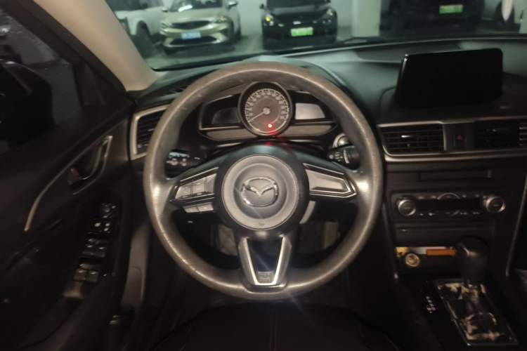 Used Mazda 3 Axela 2017 Sedan 1.5L Automatic Luxury Model Emission Standard China V Steering Wheel