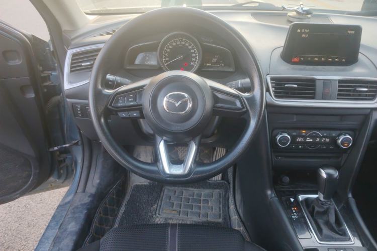 Used Mazda 3 Axela 2017 Sedan 1.5L Automatic Luxury Model Emission Standard China V Steering Wheel