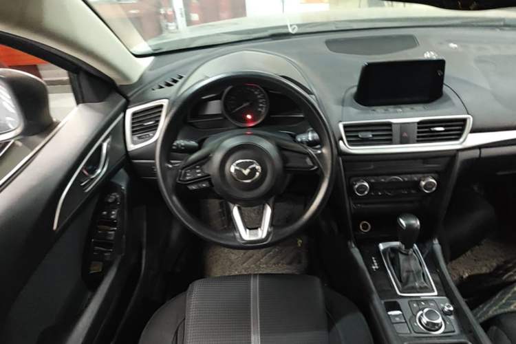 Used Mazda 3 Axela 2017 Sedan 1.5L Automatic Luxury Model Emission Standard China V Steering Wheel