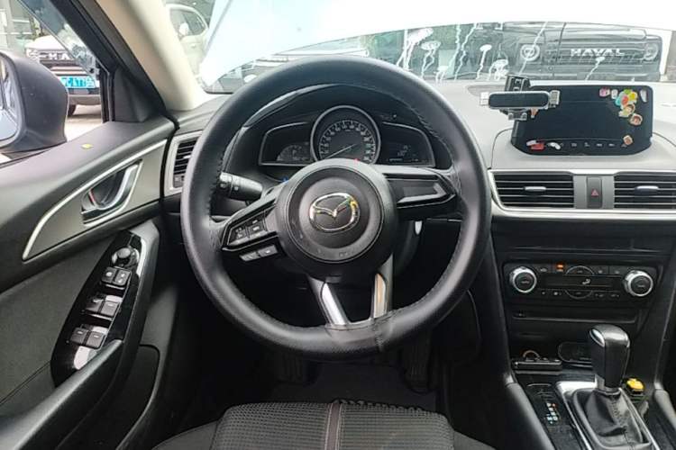 Used Mazda 3 Axela 2017 Sedan 1.5L Automatic Luxury Model Emission Standard China V Steering Wheel