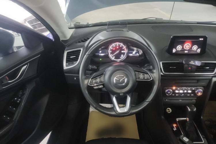 Used Mazda 3 Axela 2017 Hatchback 2.0L Automatic Sport Model China V Emission Standard Steering Wheel