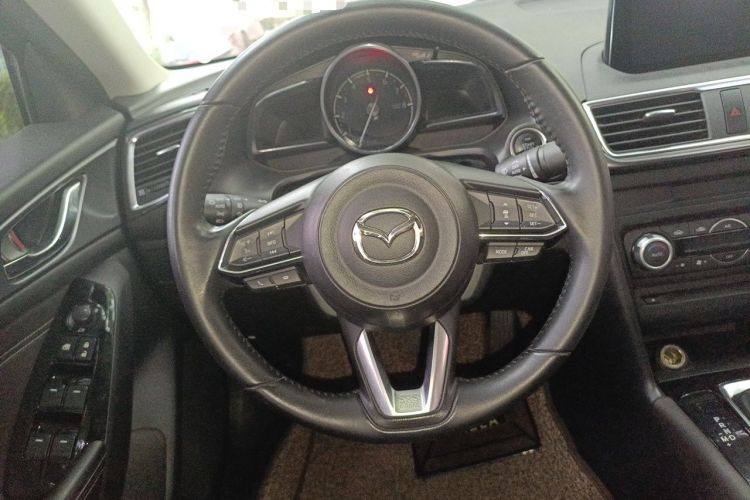 Used Mazda 3 Axela 2017 Sedan 2.0L Automatic Flagship Model China V Standard Steering Wheel