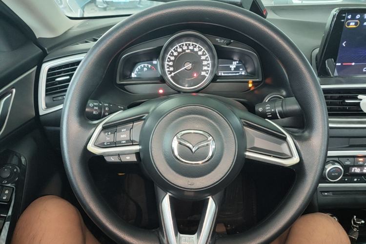 Used Mazda 3 Axela 2017 Sedan 1.5L Automatic Luxury Model Emission Standard China V Steering Wheel