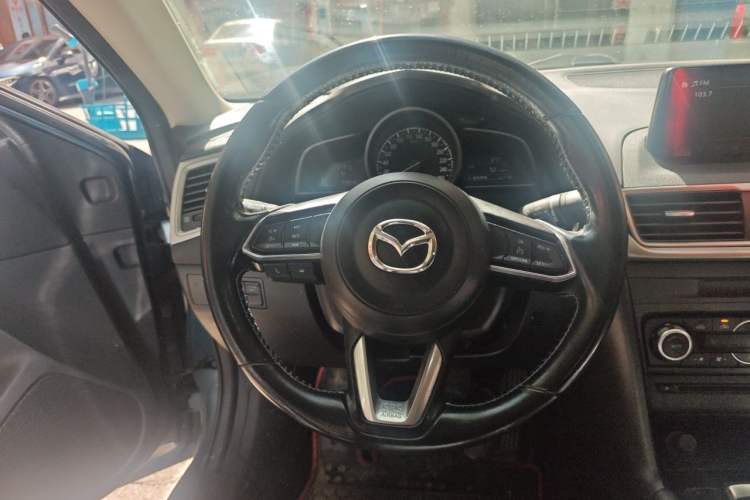 Used Mazda 3 Axela 2017 Sedan 1.5L Automatic Luxury Model Emission Standard China V Steering Wheel