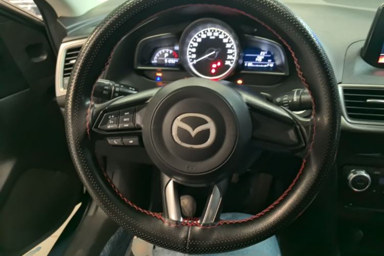 Used Mazda 3 Axela 2017 Sedan 1.5L Automatic Luxury Model Emission Standard China V Steering Wheel