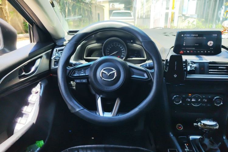 Used Mazda 3 Axela 2017 Sedan 1.5L Automatic Luxury Model Emission Standard China V Steering Wheel