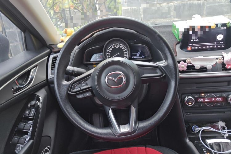 Used Mazda 3 Axela 2017 Sedan 1.5L Automatic Luxury Model China VI Standard Steering Wheel