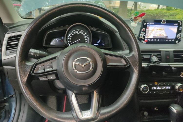Used Mazda 3 Axela 2017 Sedan 1.5L Automatic Luxury Model Emission Standard China V Steering Wheel