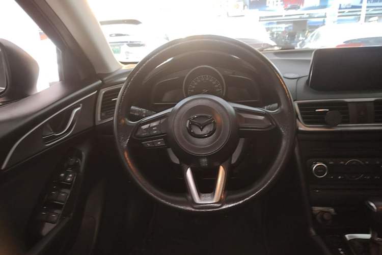Used Mazda 3 Axela 2017 Sedan 1.5L Automatic Luxury Model Emission Standard China V Steering Wheel